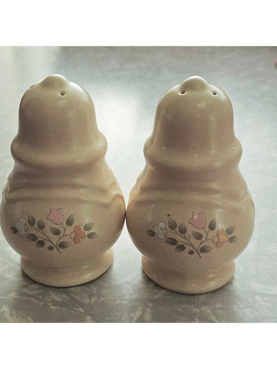 Pfaltzgraff Other - Pfaltzgraff Remembrance Salt Pepper Shakers 4" vintage 1980s  cottage grandma co